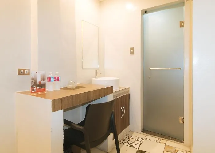 Hotel Reddoorz At V Plaza